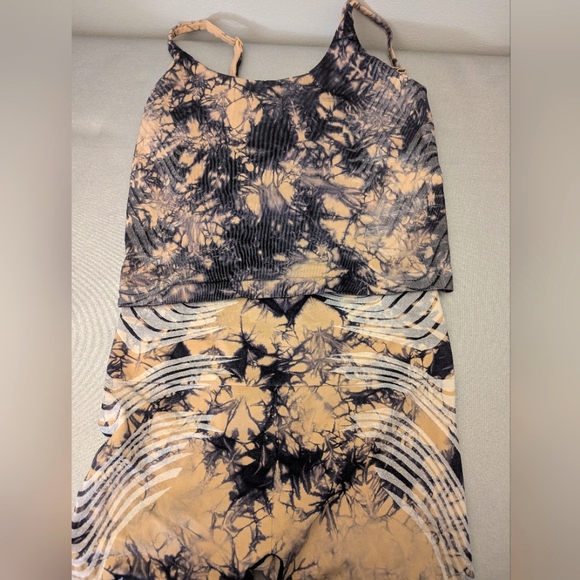 NWOT Athleta Motivate Seamless Tank & Shorts Black Tan Tie-dye Size Medium - Picture 7 of 16